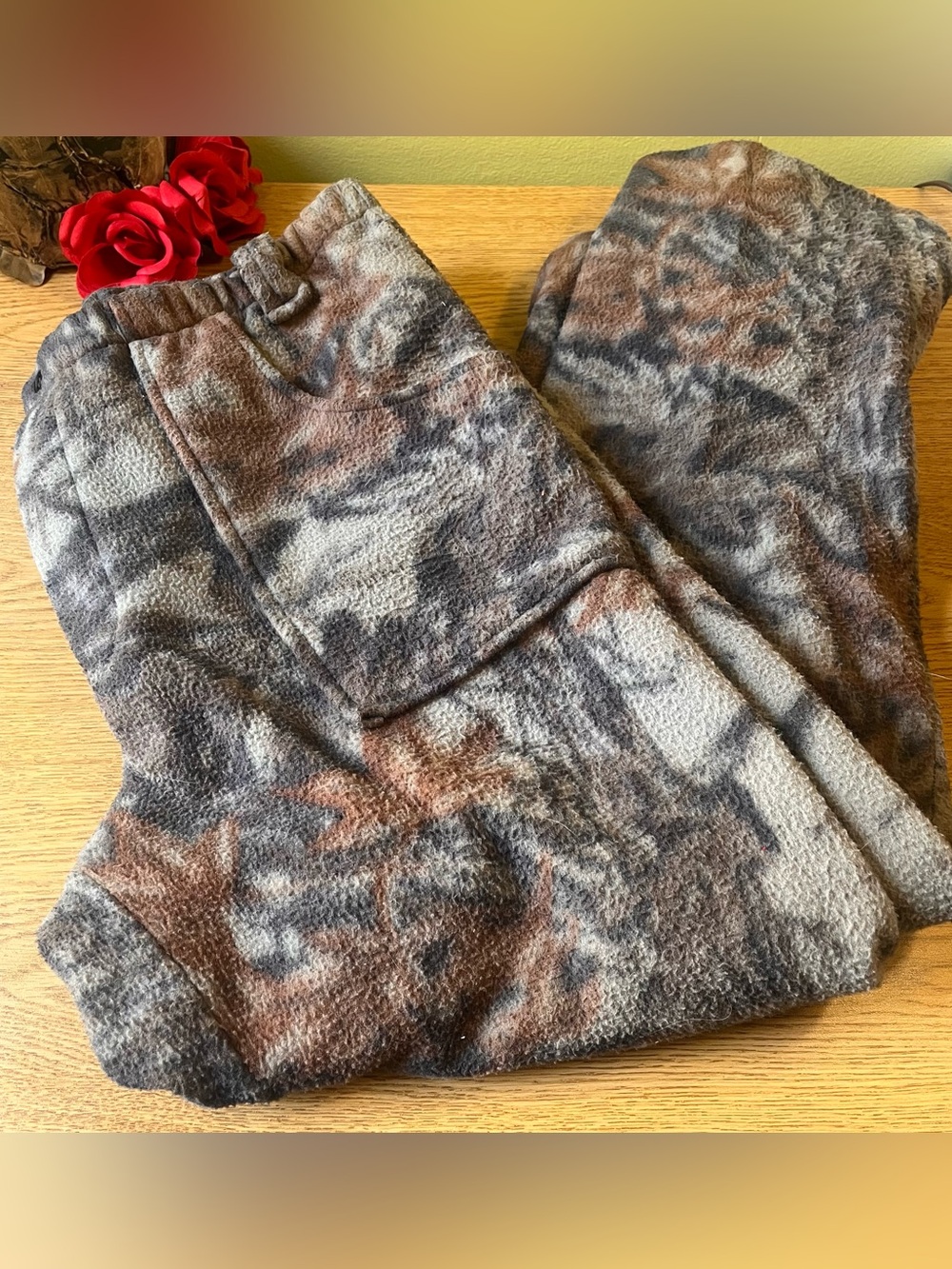 Men's Fleece Jogger Tactical Pants in Gray Brown Leaf Camo